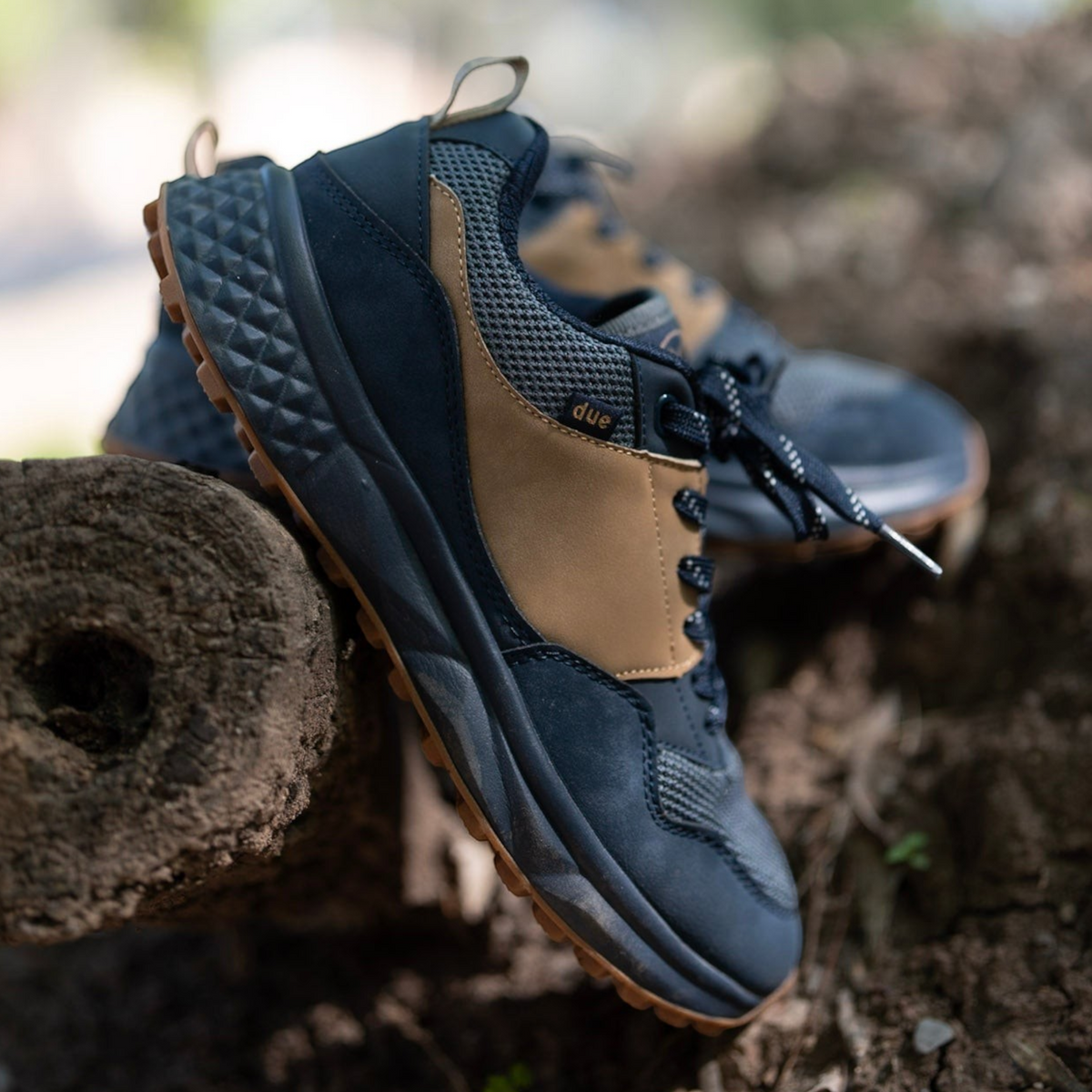 Zapatillas Due Shoes Dolomiti en azul marino y marrón con malla transpirable y suela de gran amortiguación