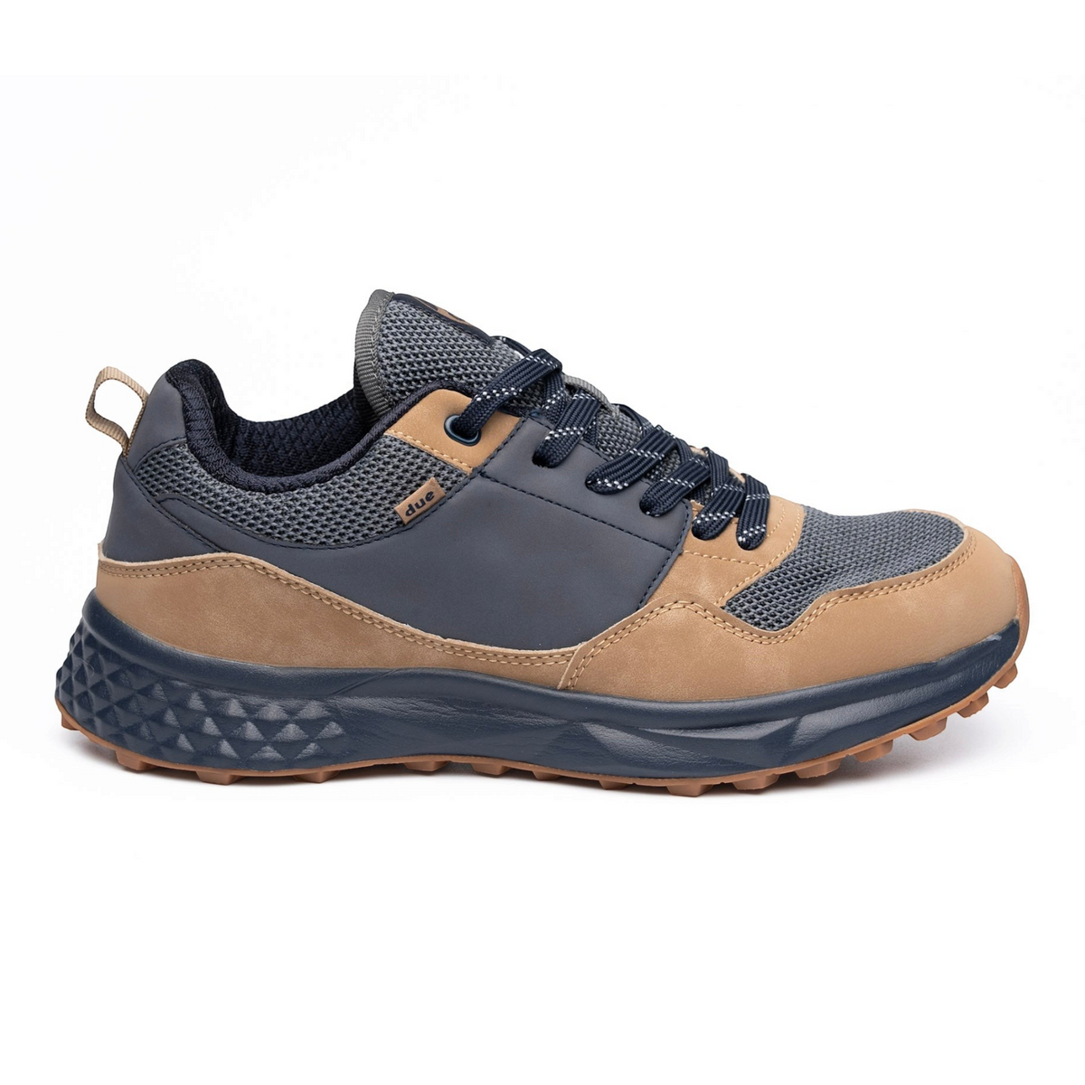 Zapatilla Due Shoes Dolomiti II en tonos azul y marrón, con malla transpirable, suela flexible y diseño ergonómico.