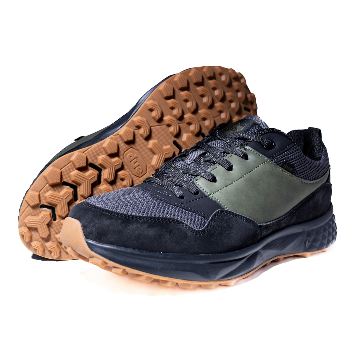 Zapatillas Due Shoes Dolomiti II en negro y verde oliva con suela de goma color caramelo y diseño transpirable
