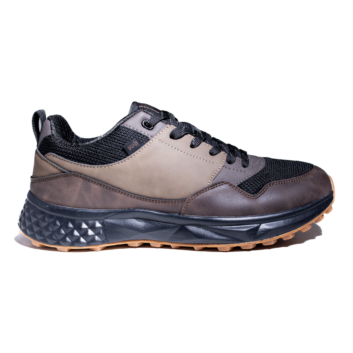 Zapatilla Due Shoes Dolomiti II en tonos marrón y negro con malla transpirable, suela amortiguada y diseño urbano.