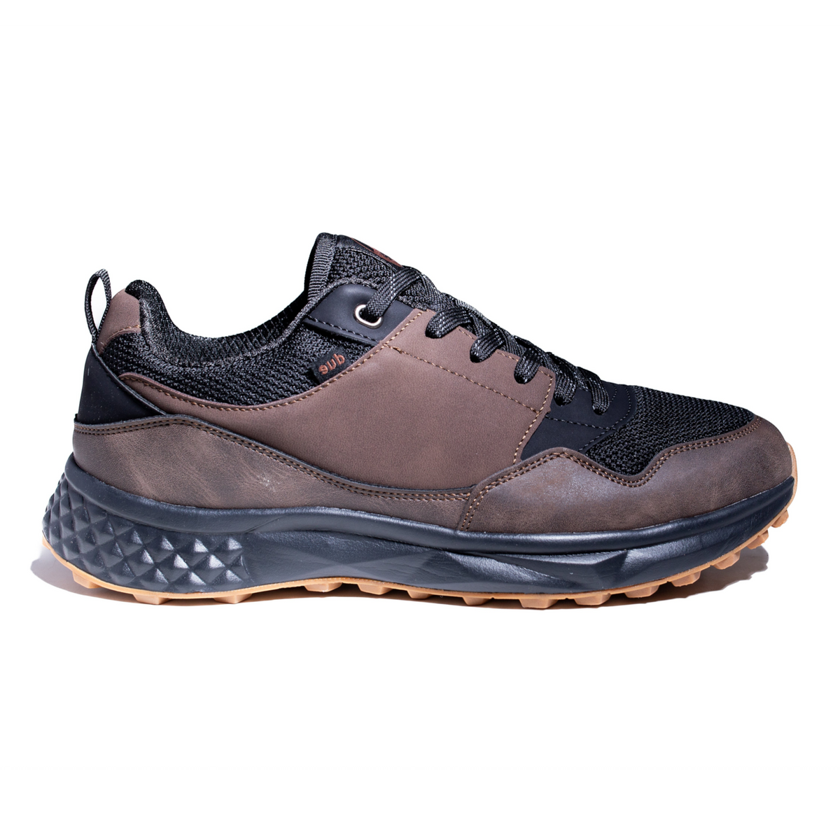 Zapatilla Due Shoes Dolomiti II marrón y negra con malla transpirable, suela amortiguada y diseño ergonómico.